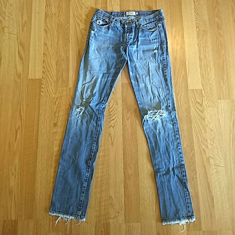Abercrombie and Fitch Destroyed Skinny